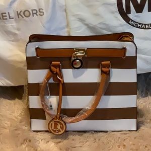 Dasien bag with matching wallet